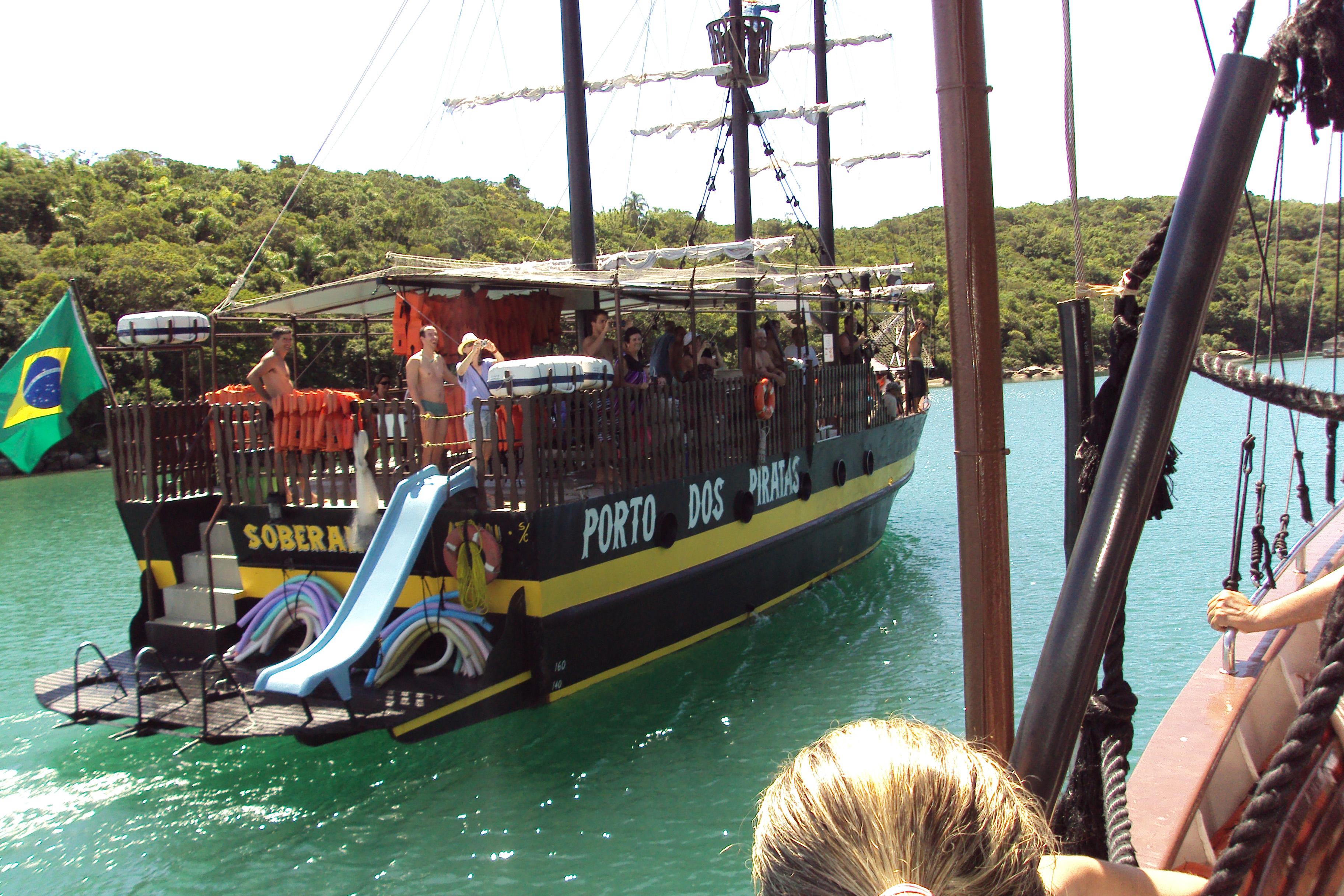 Brasil. Porto Belo. Otra embarcación Pirata buscando pleitos.