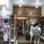 Balneário Camboriú possui um centro comercial invejável. Marcas do Brasil e do mundo estão disponíveis em um complexo que reúne estabelecimentos comerciais de diferentes segmentos.