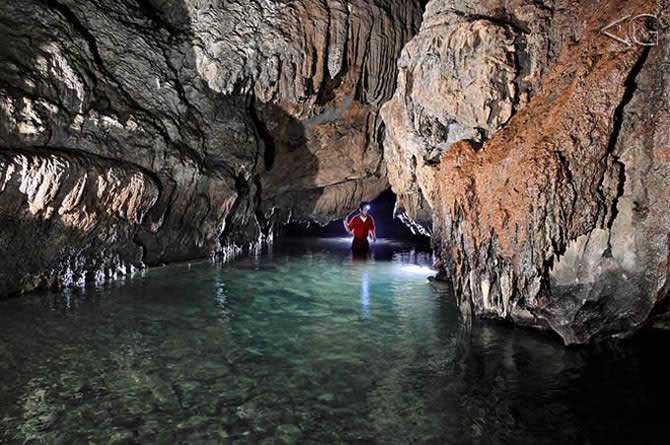 Conheça a caverna de Botuverá, em Santa Catarina
