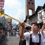 Saiba como assistir aos desfiles da Oktoberfest em Blumenau