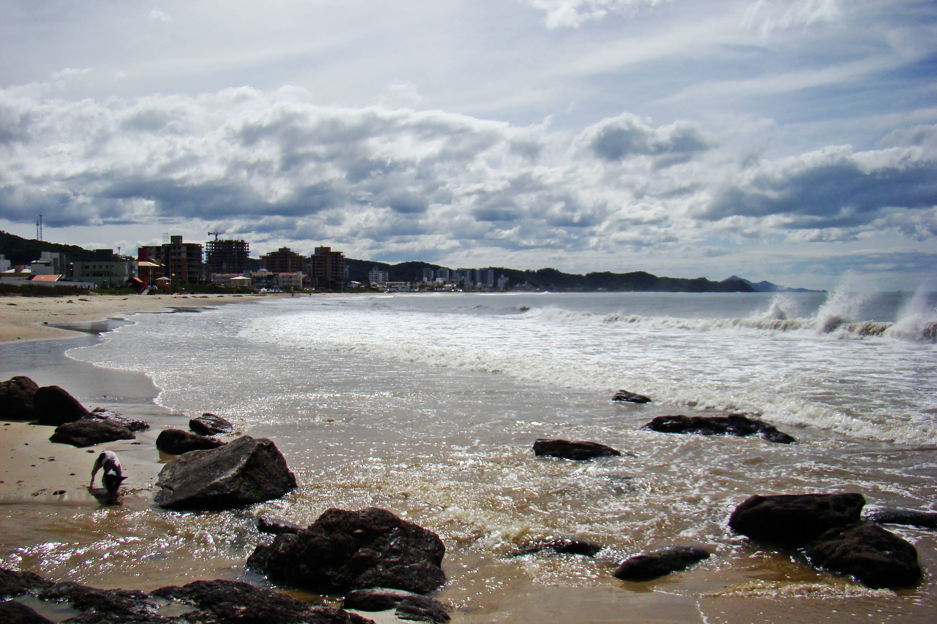 Você conhece a Praia dos Amores, em Balneário Camboriú?