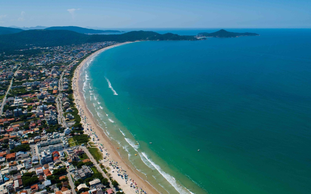 Bombinhas: 8 Passeios Incríveis para Você Conhecer esse Paraíso [2025]